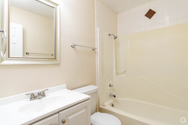 1BR, 1BA - 740SF