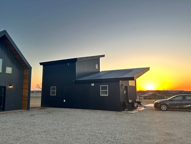 Building Photo - 1012 Isa Wy