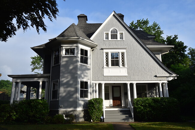 Building Photo - 94 Midland Ave Rental