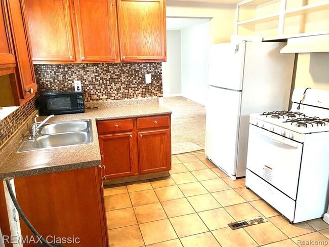 Photo - 22011 Blackstone St