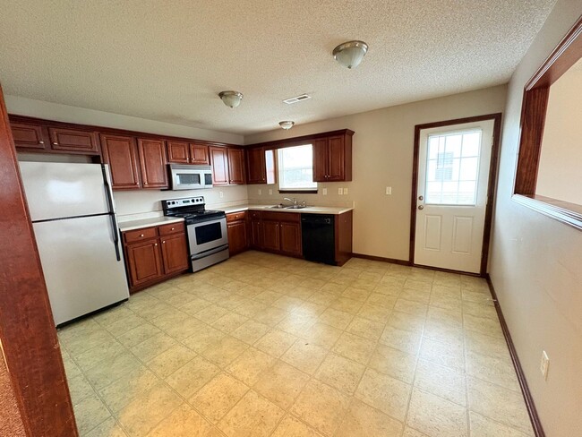 Photo - 2 Bed Ranch Style Duplex in Grain Valley.