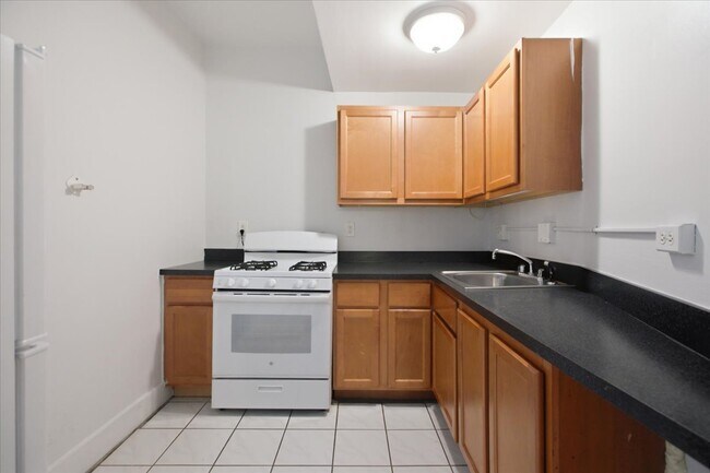 Photo - 3727 N Pine Grove Ave Unit 109