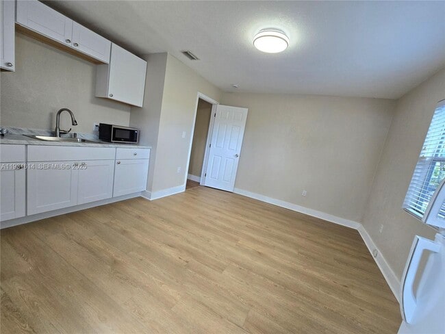 Photo - 13340 NE 16th Ave Unidad 0