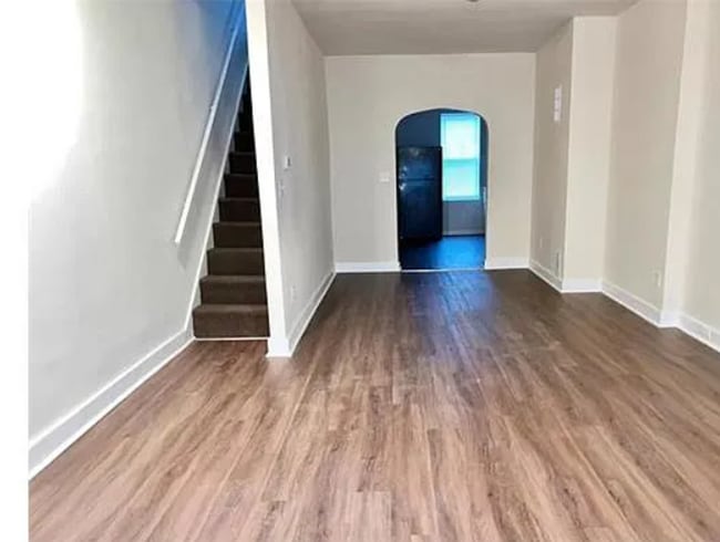 Photo - 2554 W Fayette St