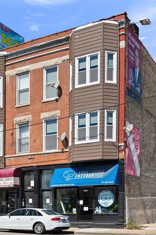 Building Photo - 2338 W Fullerton Ave Unit 2 Rental