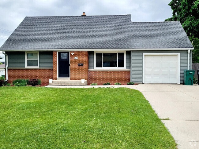 Building Photo - W158N9026 Charles Dr Rental