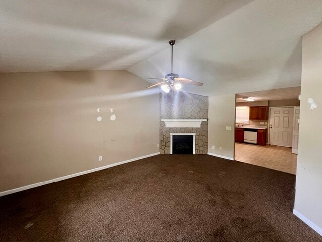 Photo - 180 Stone Henge Ln