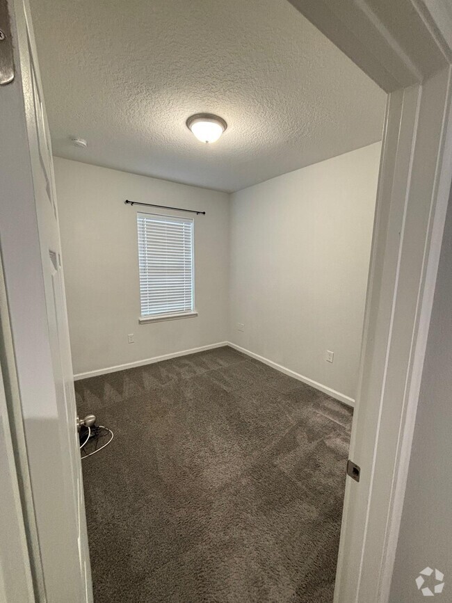 Building Photo - 900 Lakefront Village Dr Rental