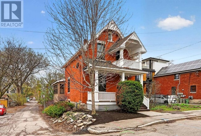 Photo - 56 Grosvenor Ave