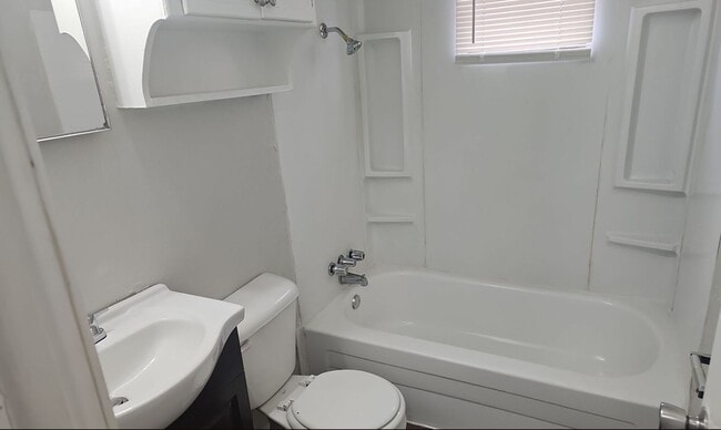 Photo - 3 bedroom 2 bath - SE 70th and I-35