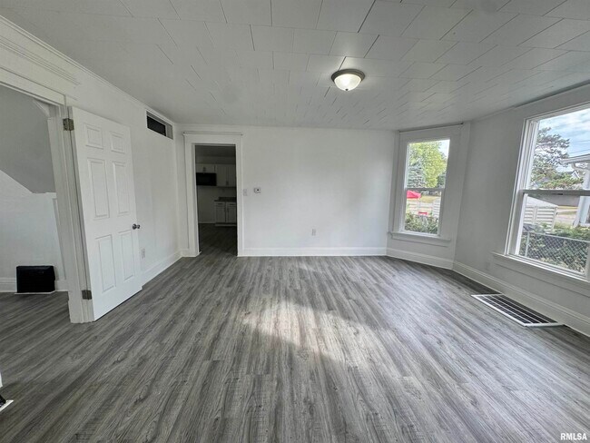 Photo - 619 13th Ave
