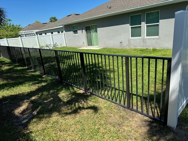 Photo - 3804 Lancove Way