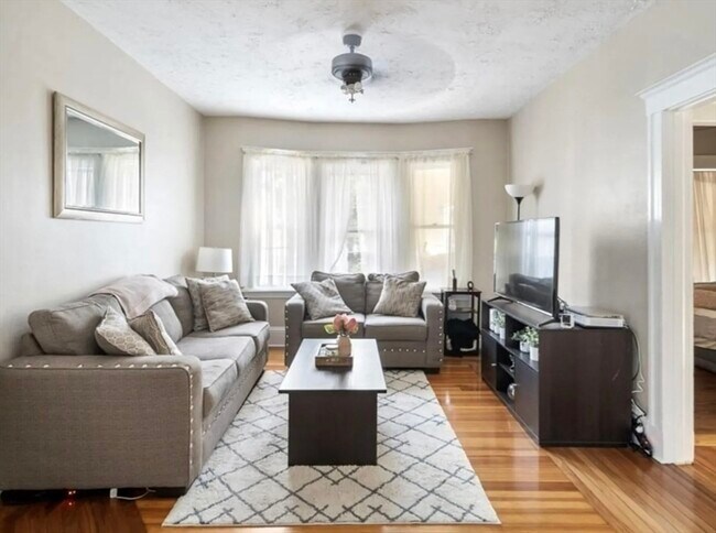 Building Photo - 44 Greenleaf Ave Unit 2