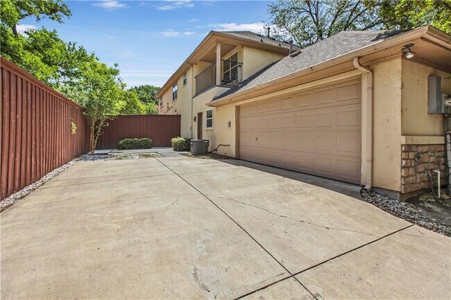 Photo - 3101 Hedgerow Dr