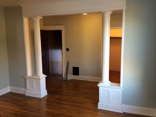 Photo - 405 Tompkins St Unit 2