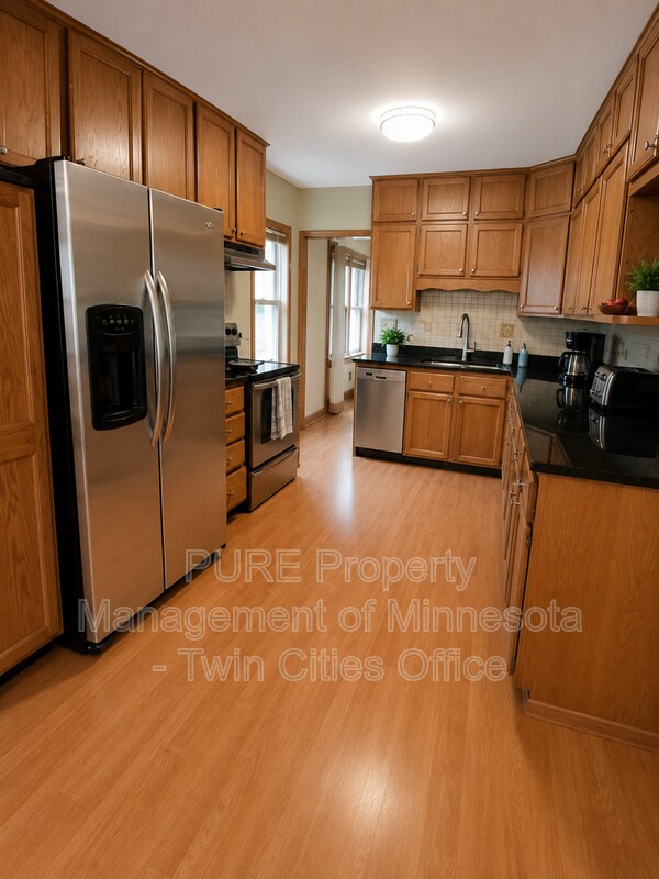Photo - 2029 Wellesley Ave