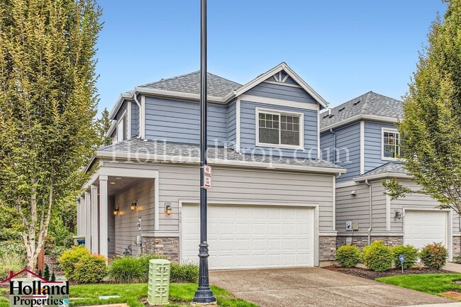 Building Photo - Charming 3-Bedroom Townhome in Prime Hills...