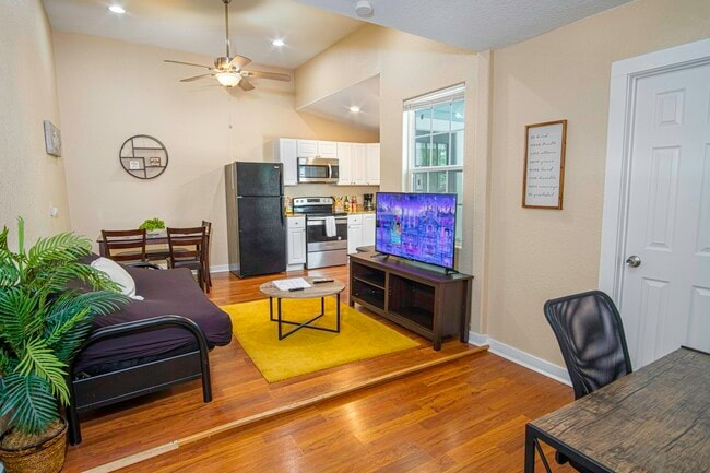 Photo - 121 Douglas Way St Unit B