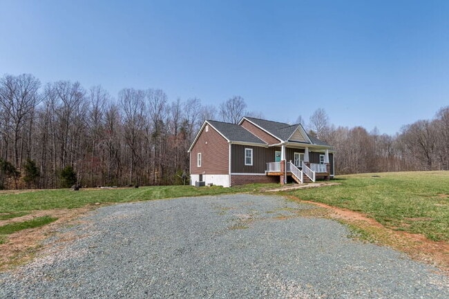 Your Next Home Awaits: 3-Bedroom Gem in Kents Store, VA!
