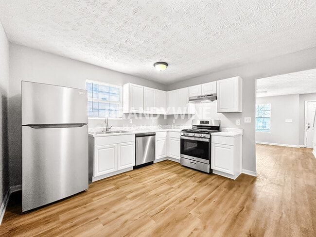 Photo - 606 Waynes Ct SE