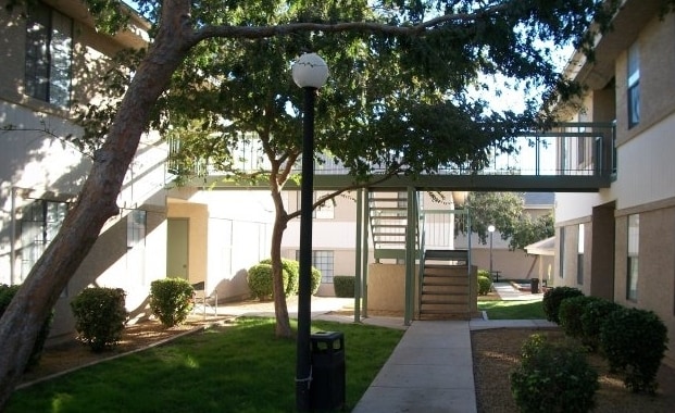 Patio - Coronado Glen Apartments