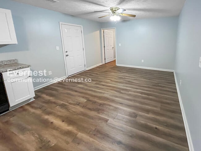 Photo - 526 Chestnut Ln