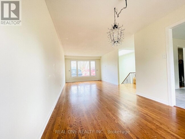 Photo - 2249 Wyandotte Dr