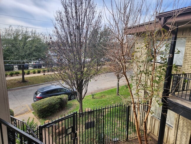 Photo - 5000 Bowser Ave