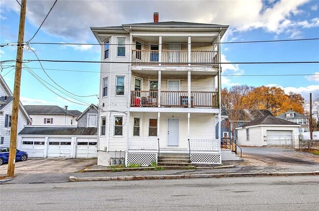 Building Photo - 68 Division St Unit 3