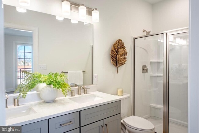 Photo - 123 S Washington St Unidad 203