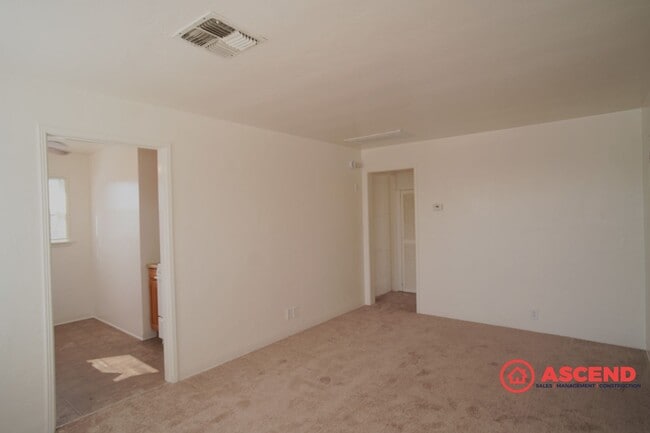 Photo - 2301 Olympic Dr Unit 3