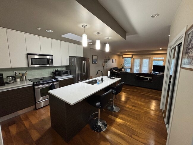 Photo - 1008 Tillicum Rd Unité 401