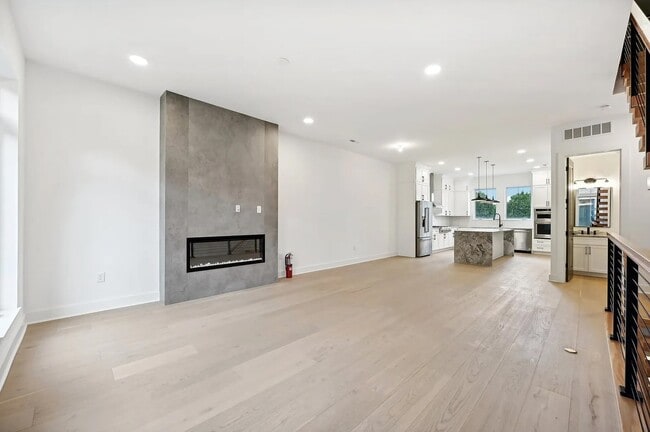 Photo - 526 Riverfront Ln