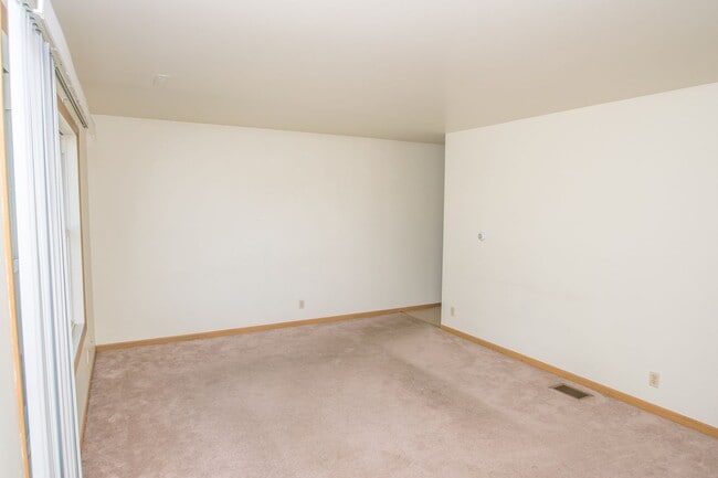 Photo - 2 bedroom / 1.5 bathroom Townhome for rent...