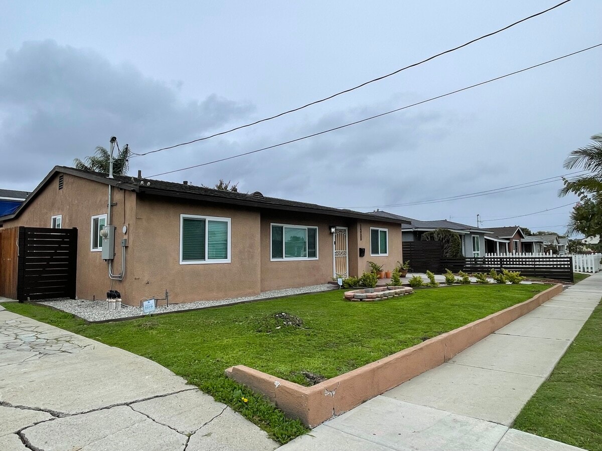 Photo - 14908 Larch Ave House