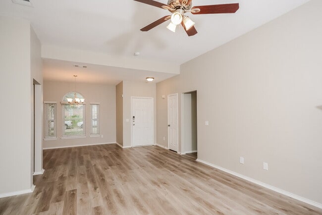 Photo - 104 S Rolling Meadow Dr