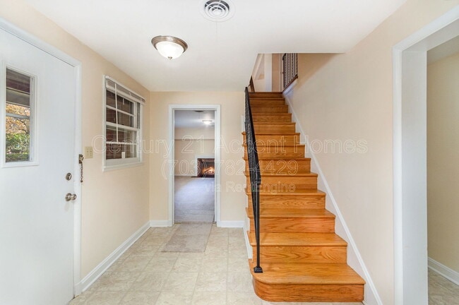 Photo - 5852 Lowell Ave