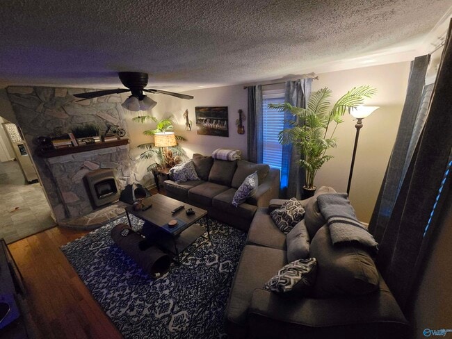 Photo - 410 McCullough Ave NE