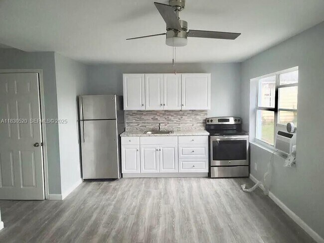 Building Photo - 4410 26th Ave Unit 2