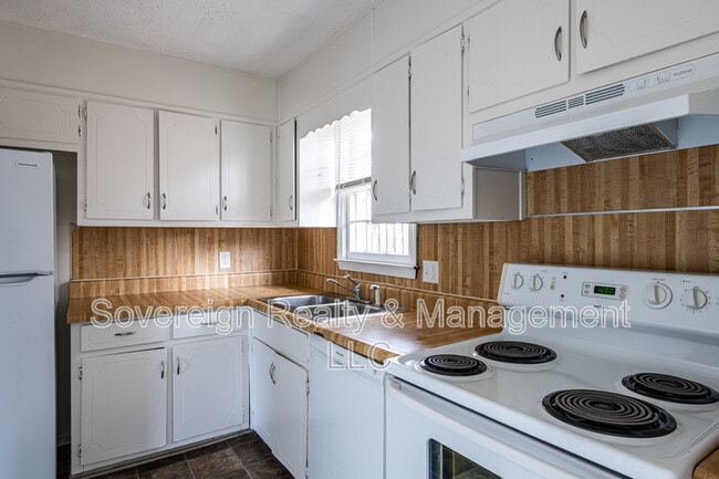 Photo - 582 Downing St