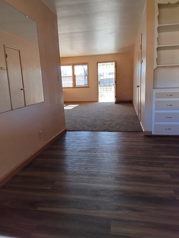 Photo - 305 W Ave J 10