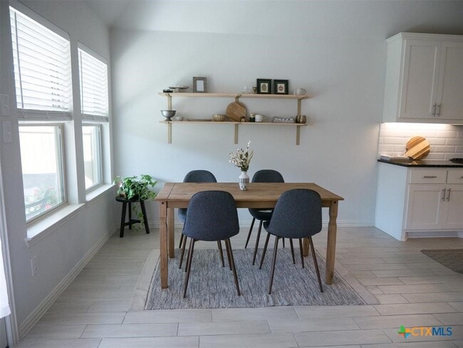 Photo - 292 Eagle Ford Dr