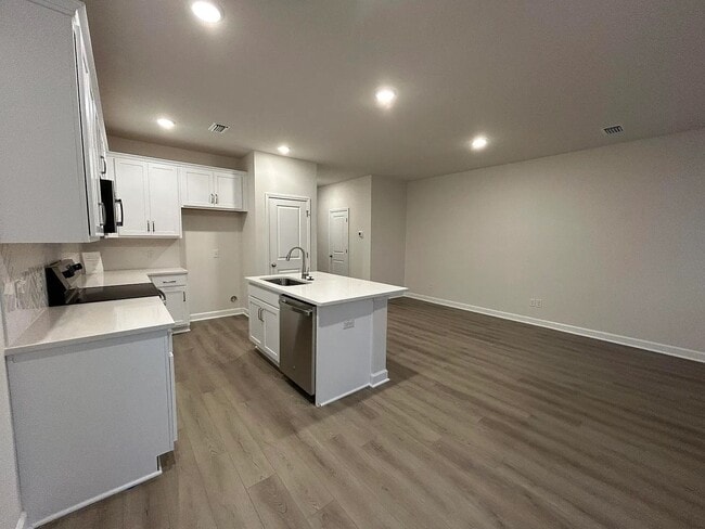Photo - 3 Bedroom 2.5 Bathroom Townhouse in Windward Village - Summerville