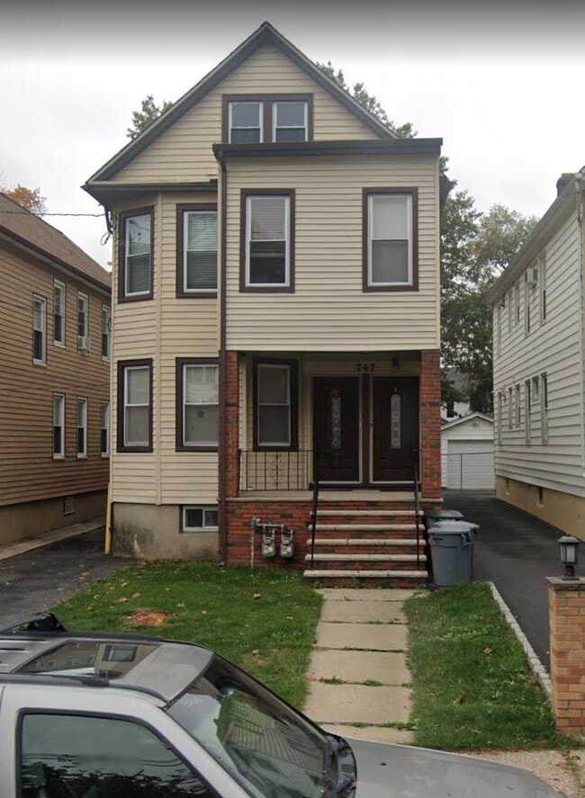 Photo - 747 Adams Ave
