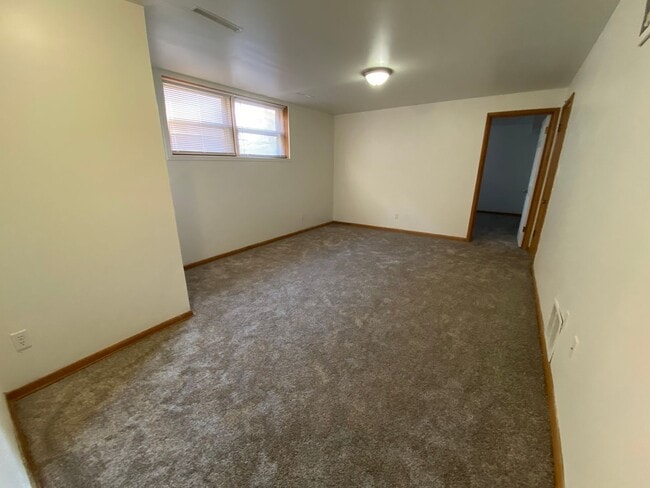 506 1st Ave NE Unit B