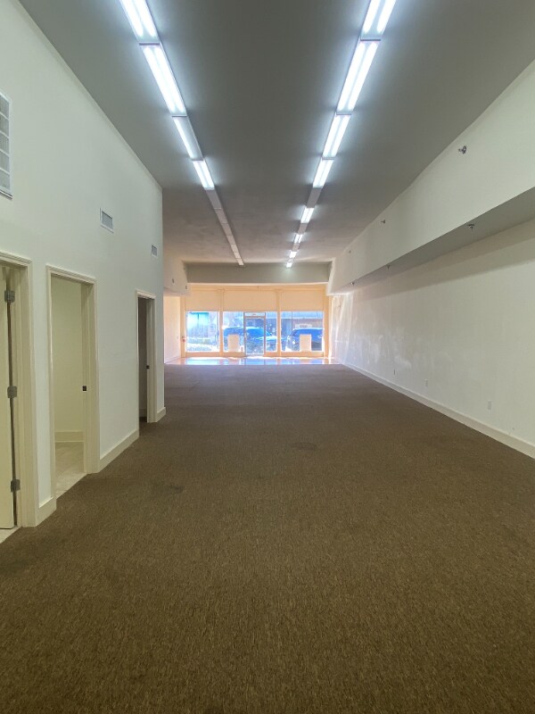 Photo - 605-607 E Commerce St