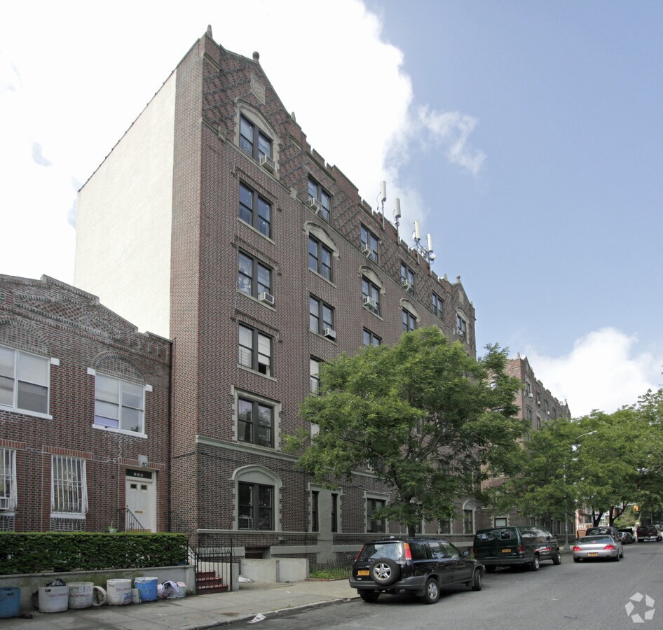 712 Crown St - 712 Crown St Apartments