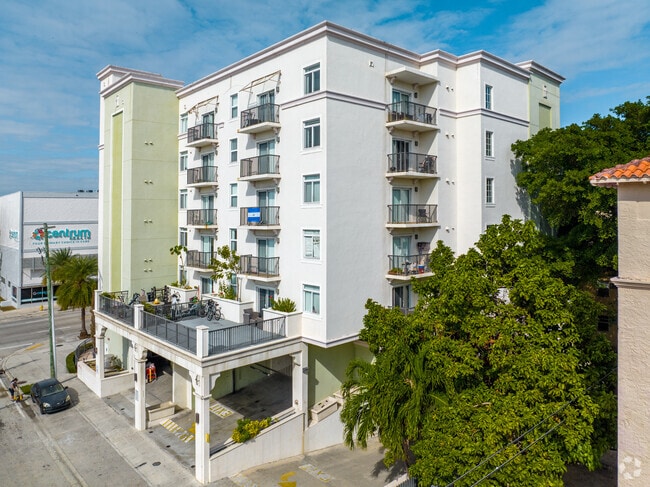 435 SW 12th Ave Miami, FL 33130 - Monserrate Apartments