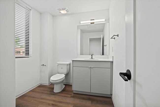 Photo - Beautiful 2-Bed/2.5 Bath Townhome in Downt... Unit 6117-9B