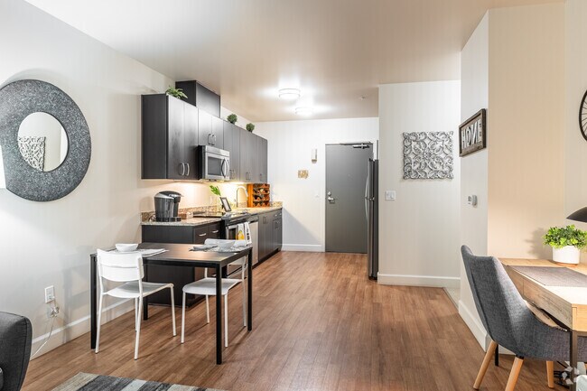 1BR, 1BA - 669SF - Dining Area